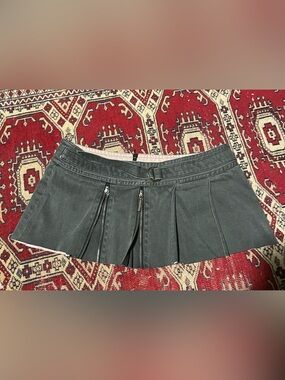 Women’s Pleated Mini Skirt